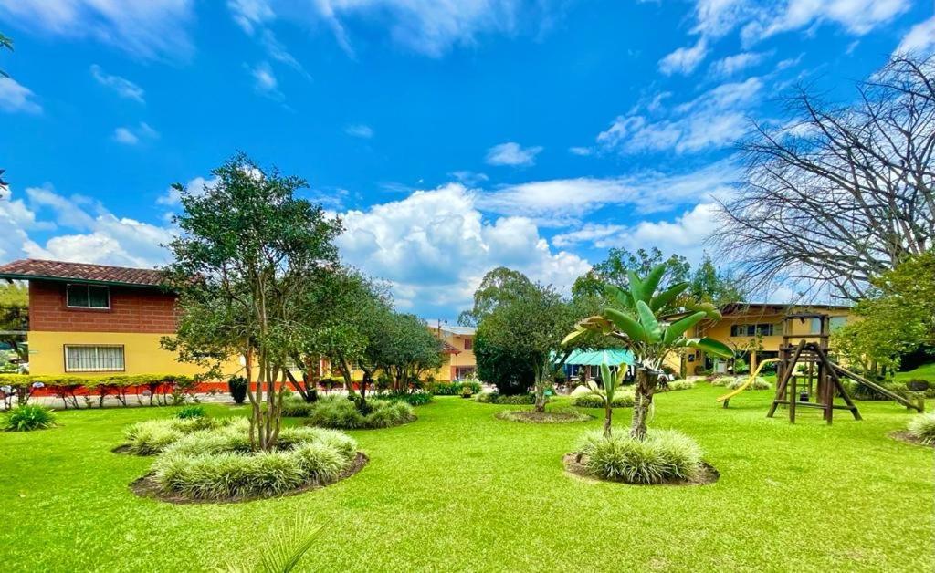 ריונגרו Finca Hotel La Ponderosa מראה חיצוני תמונה